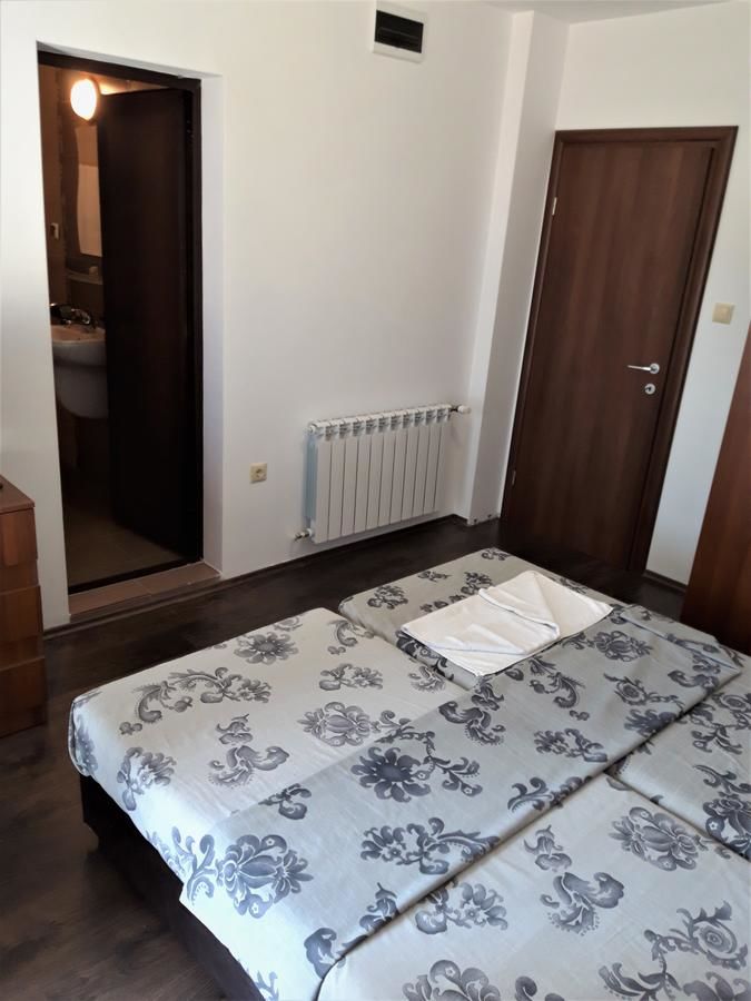 Отель Hotel Czech Rhapsody Несебр
